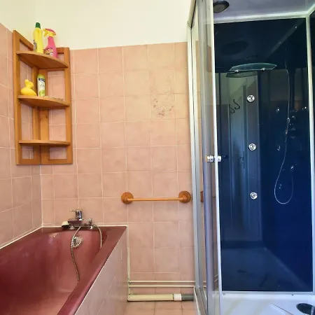 Spacious Vacation With Garden Holiday home
